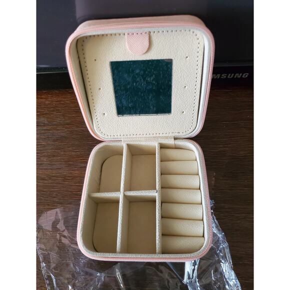 Just a Girl Who Loves Turtles Turtles & Butterflies Zip Close Travel Jewelry Box - Picture 3 of 5